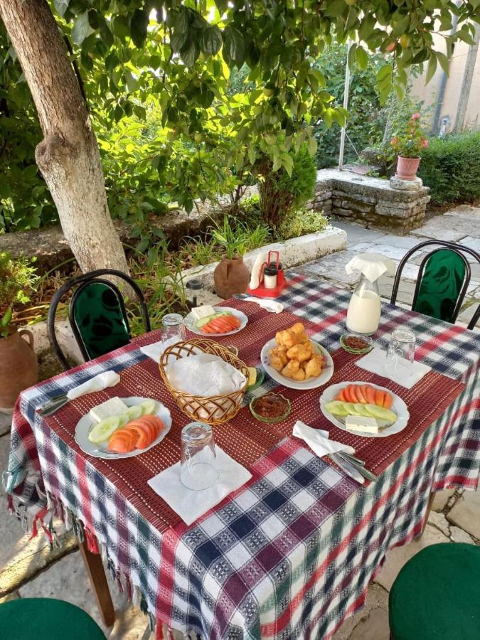 Miziriguesthouse Gjirokaster Ngoại thất bức ảnh